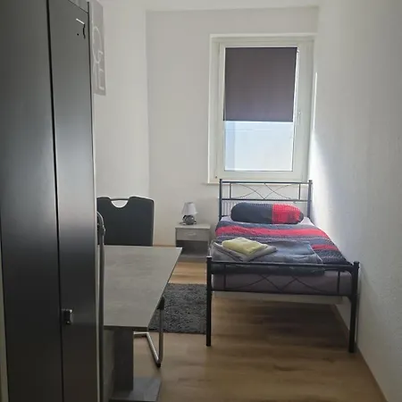 Apartment Schöne Vollausgestattete Monteurs- Gästewohnung Nähe Raffinerie Leuna Und Geiseltalsee Für 4 Personen 1