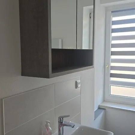 Apartment Schoene Vollausgestattete Monteurs- Gaestewohnung Naehe Raffinerie Leuna Und Geiseltalsee 0301