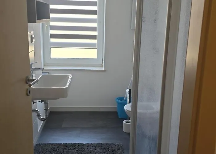 Schoene Vollausgestattete Monteurs- Gaestewohnung Naehe Raffinerie Leuna Und Geiseltalsee 0301 Apartment