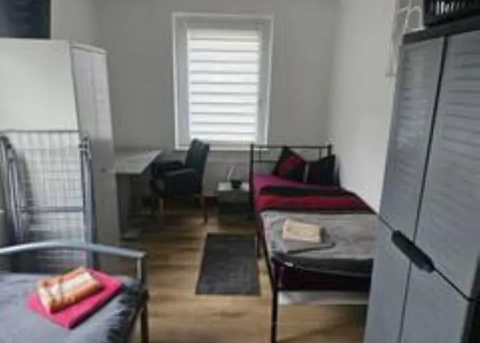 Schöne Vollausgestattete Monteurs- Gästewohnung Nähe Raffinerie Leuna Und Geiseltalsee Für 4 Personen 1 Apartment *